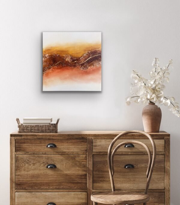 tableau couleur chaude accroché mur meuble bois tableau couleur chaude accroché mur meuble bois