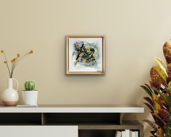 Tableau abstrait vert sur mur beige Tableau abstrait vert sur mur beige