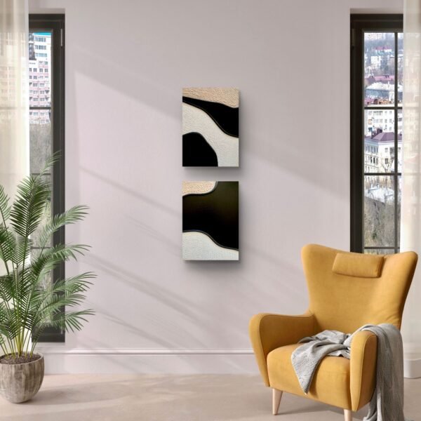 Ensemble de deux tableaux abstraits au design minimaliste, avec des formes organiques et des couleurs neutres (noir, blanc, beige), ajoutant une touche contemporaine à la décoration intérieure.
