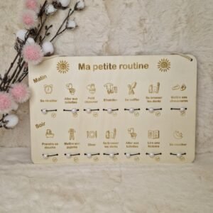 Panneau éducatif en bois, pratique et ludique, avec des perles mobiles et illustrations pour aider à structurer les actions et favoriser l'autonomie.