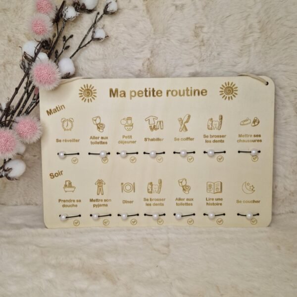 4e2edc5d-e065-48f2-962a-9c87de8cfbd3 Panneau éducatif en bois, pratique et ludique, avec des perles mobiles et illustrations pour aider à structurer les actions et favoriser l'autonomie.