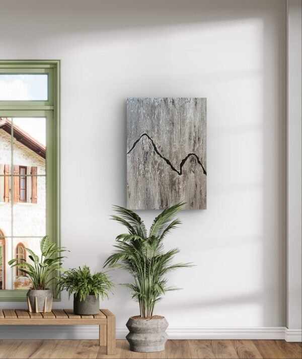 Au sommet Un tableau texturé dans des tons naturels de terre, marqué par une ligne noire creusée évoquant une montagne. Une œuvre brute et poétique, inspirée des sommets.