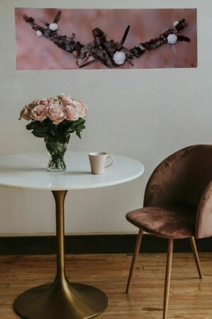 cafe-dans-tasse-rose-par-vase-roses-roses_53876-143022 (1)