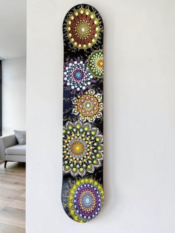 Planche skateboard décoratif à accrocher- mandala en pointillisme- Art mural peint à la main