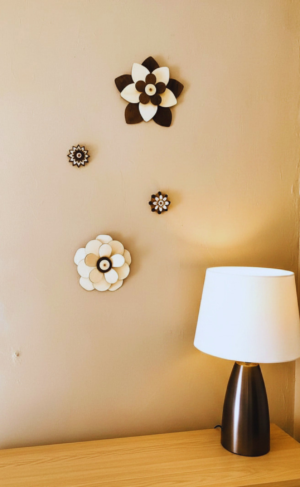 🌸 Fleur Murale en Bois – Décoration Artisanale & Élégante | Créa Coquelicot